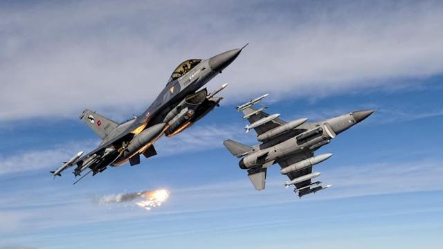 Mehmetçik Kasroki Tepesini Terör Örgütünden Aldı
