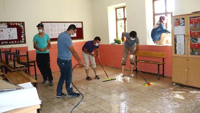Öğretmenlerimiz Yükü Sırtladı