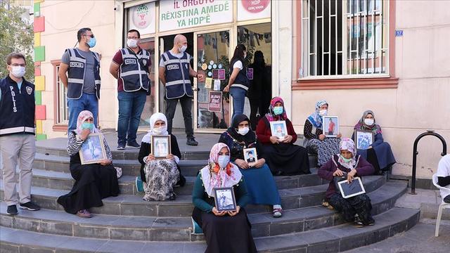 Diyarbakır Annelerinin Oturma Eylemine Bir Aile Daha Katıldı