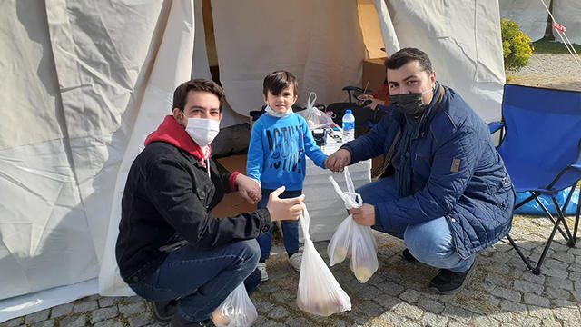 İzmir Depreminde Gayret ve Vefanın Genç Elleri 