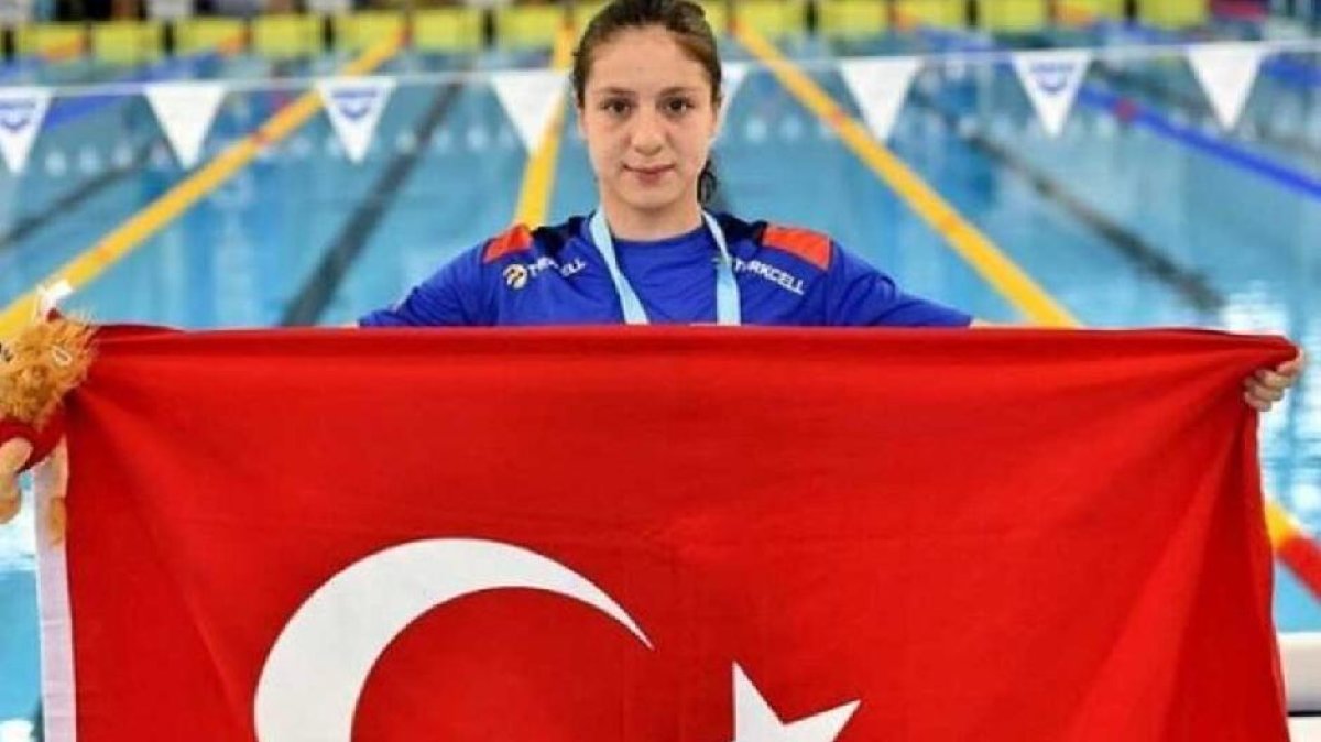 Milli Yüzücü Merve Tuncel'den Dünya Rekoru