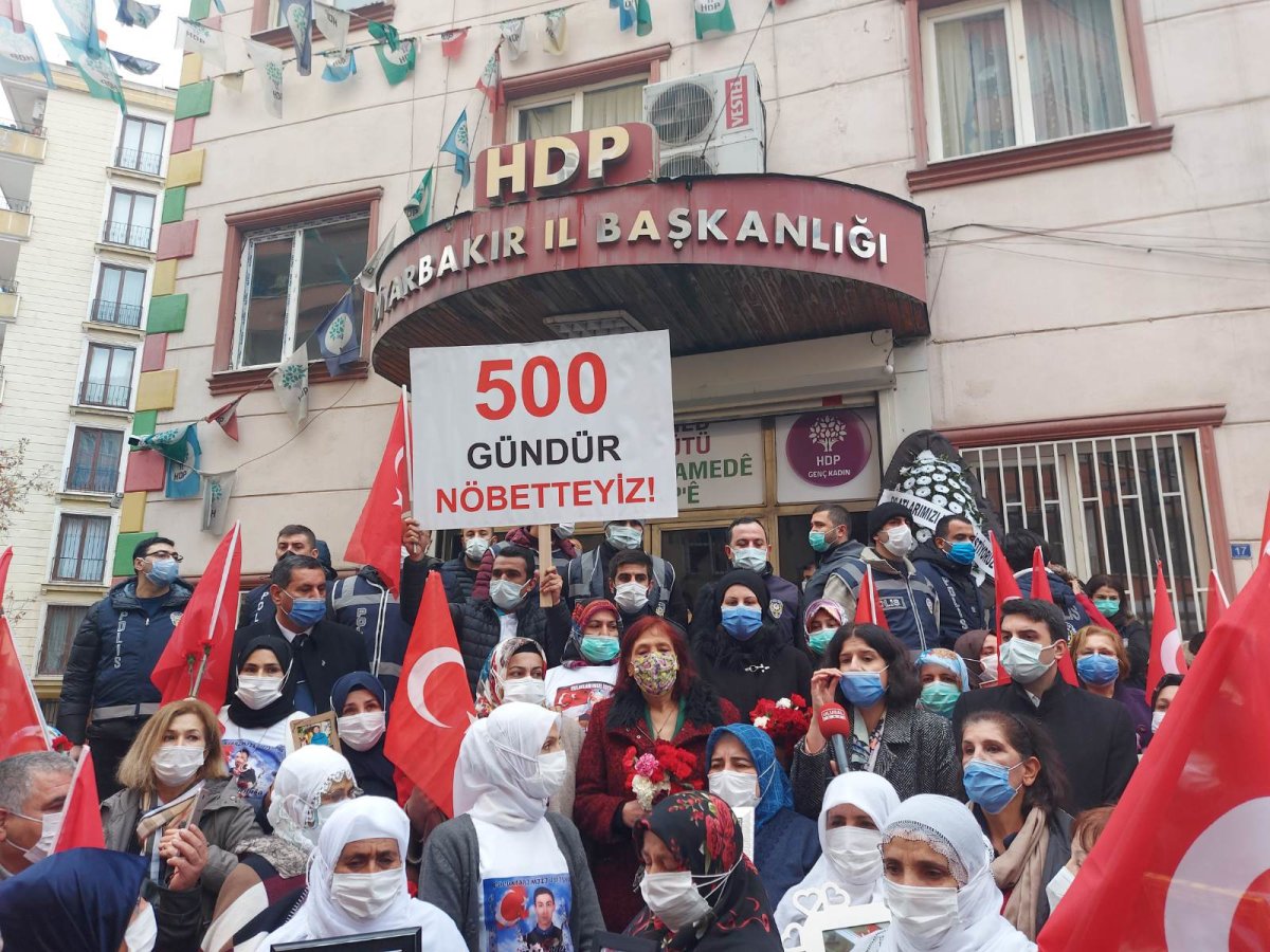 TGB, Öncü Kadın ve CKD, Vatan ve Evlat Nöbetinin 500. Gününde Diyarbakır'da