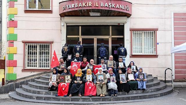 Sanatçılardan Diyarbakır Anneleri'ne Destek