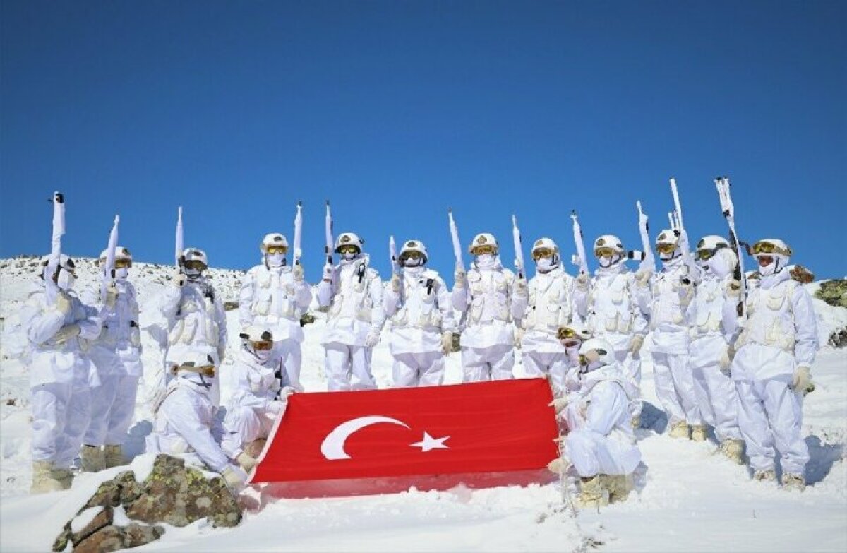 Türk Askeri Bingöl'de Terörün Belini Kırdı