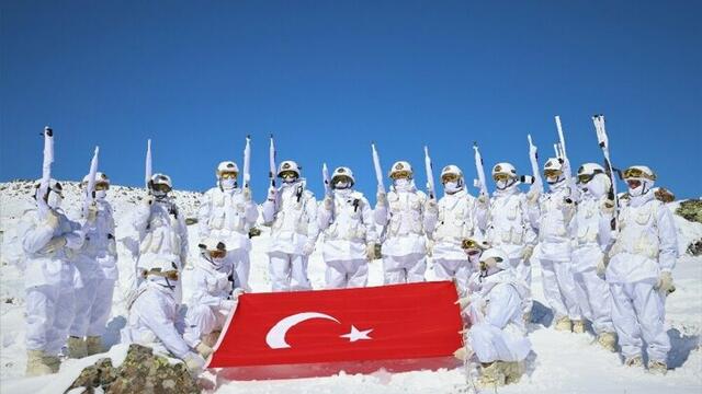 Türk Askeri Bingöl'de Terörün Belini Kırdı