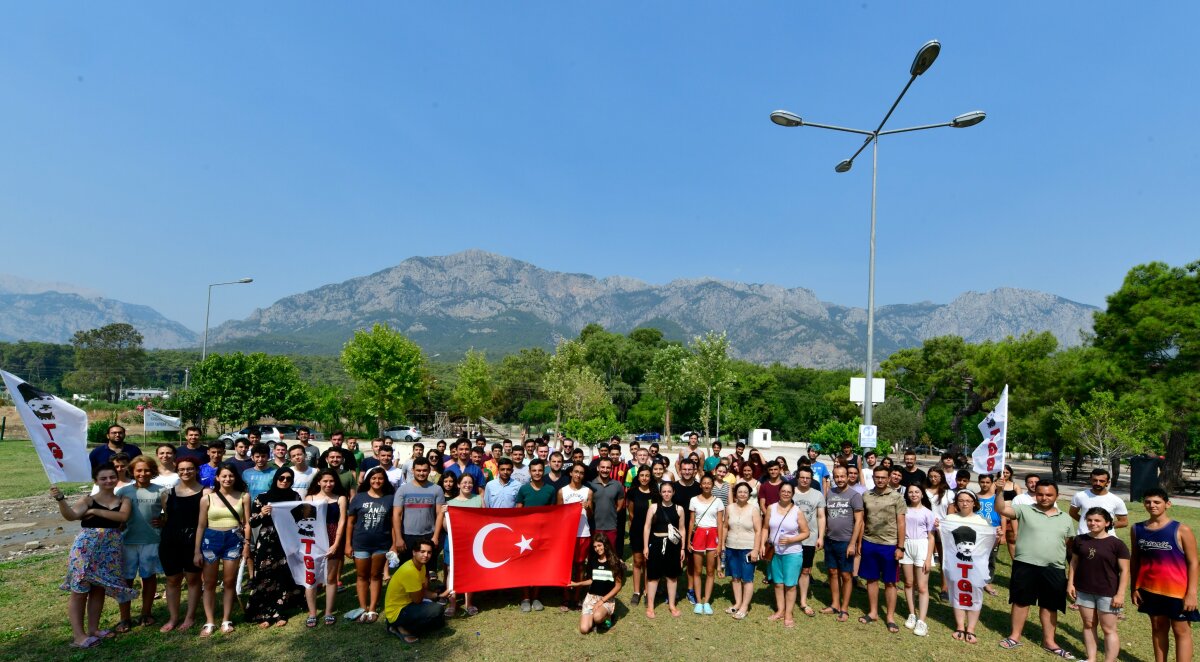 YENİ BİR DÜNYAYI BU GENÇLER KURACAK