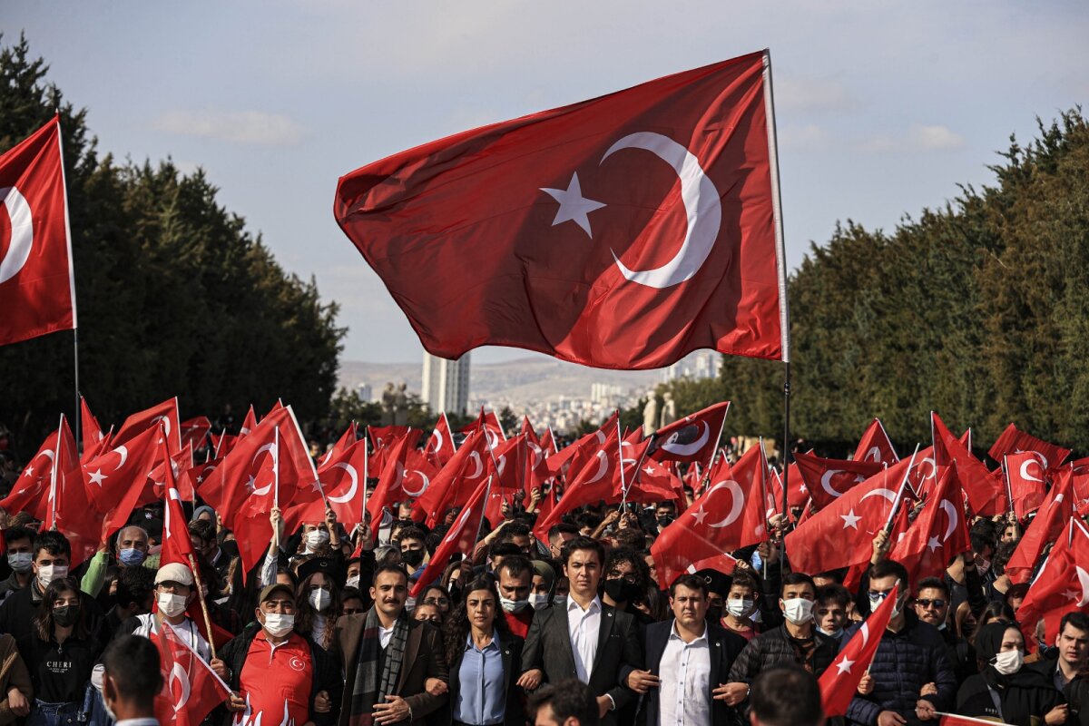 Türkiye Gençlik Birliğidir!