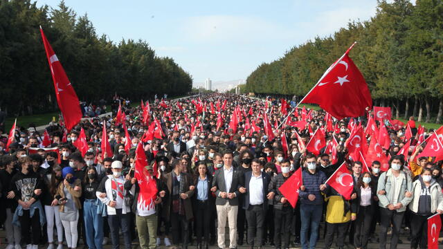 Yeni Dünyanın Genç Öncüleri TGB’nin 29 Ekim Yürüyüşünü Kutladı