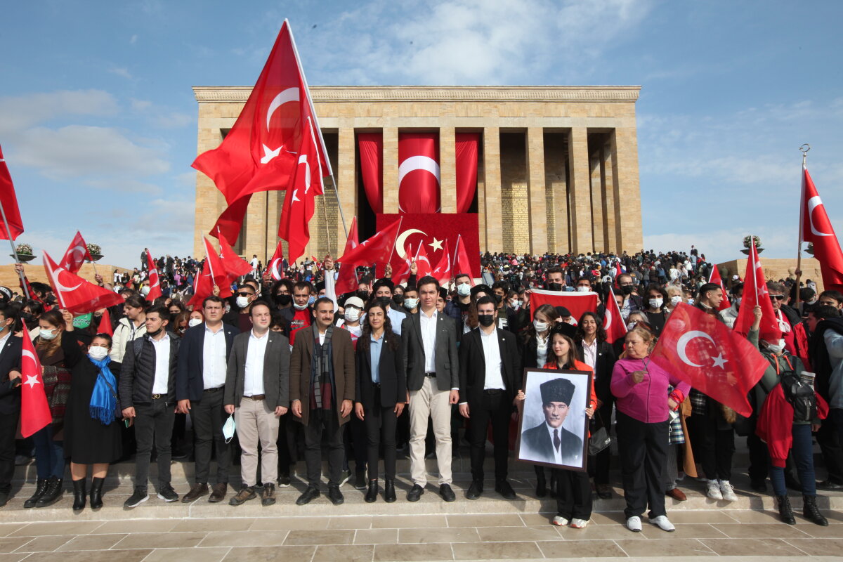 "Bu Yürüyüş Türk Gençliğinin Taarruz Yürüyüşüdür!"