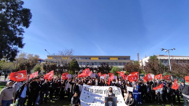 Ege Üniversitesi'nde 80 Topluluktan 10 Kasım Ata'ya Saygı Yürüyüşü