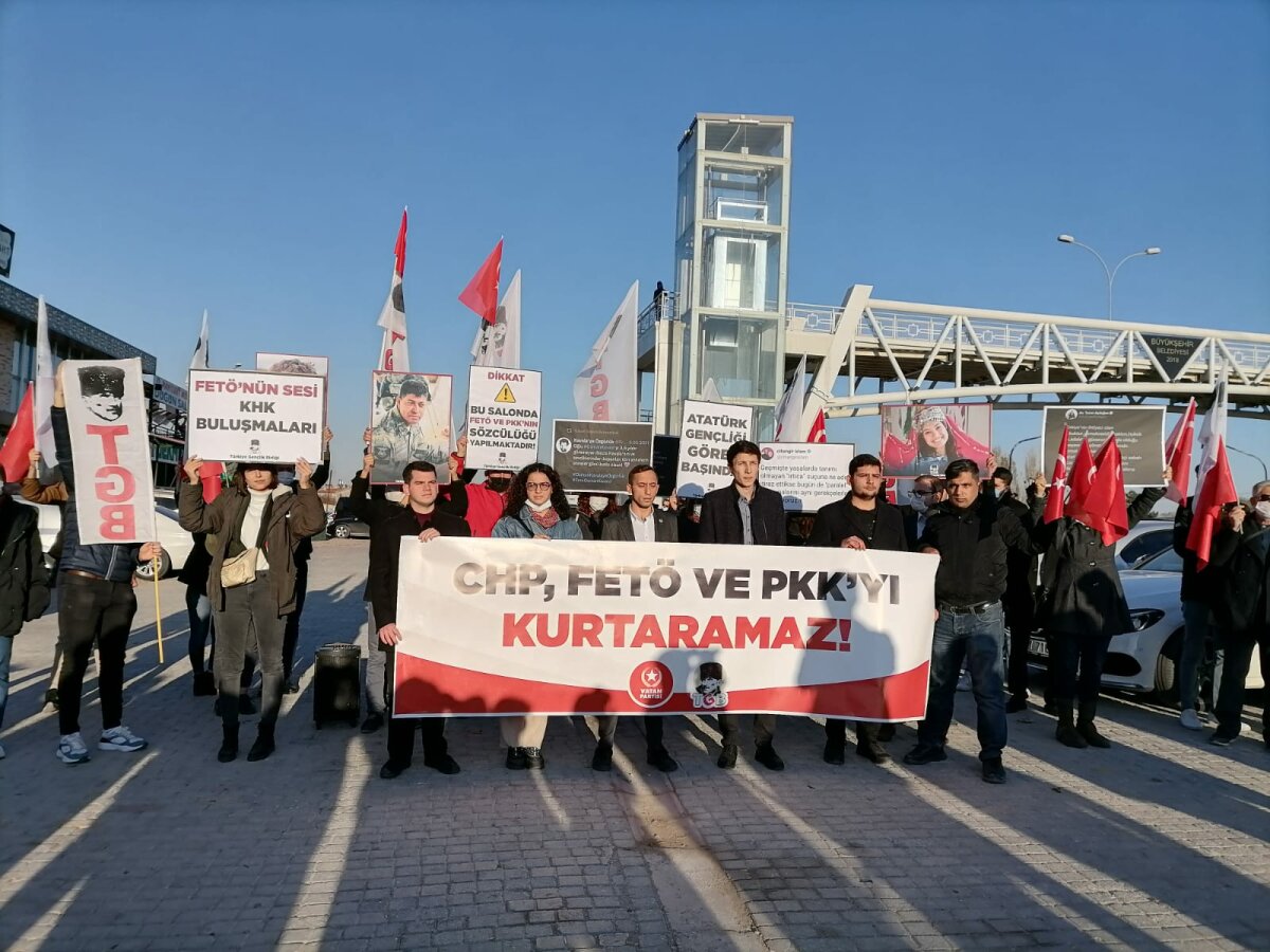 CHP'nin KHK'lılar Buluşmasına Protesto 