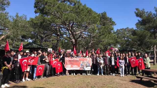 Antalya'nın Vatansever Gençleri Yükselen Kadın Yükselen Türkiye Mitingine Hazır