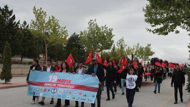 Selçuk Üniversitesi’nde 19 Mayıs Gençlik Yürüyüşü