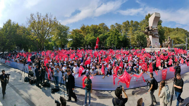 LGBT Dayatmasına Karşı Aileler Ayakta!