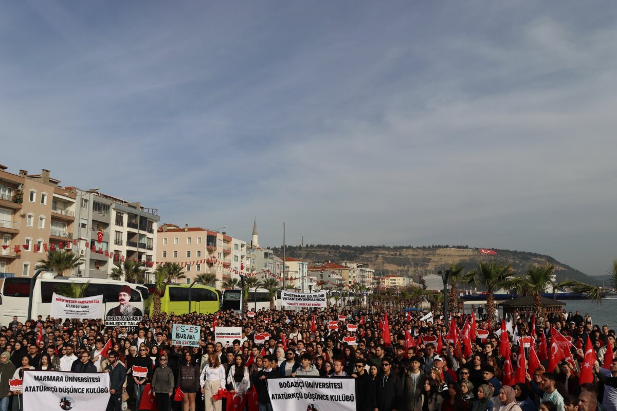 Türk gençliğinden yükselen ses: 'Çanakkale Geçilmez, Türkiye Bölünmez'