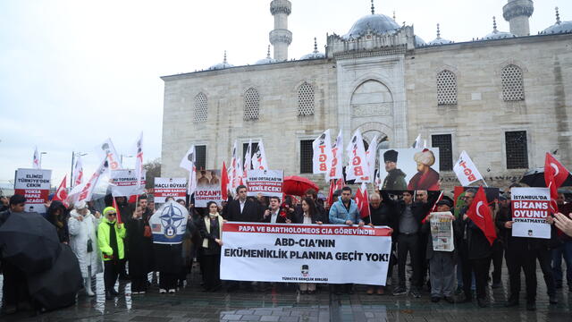 PAPA VE BARTHOLOMEOS CIA GÖREVİNDE!