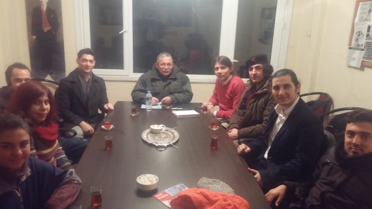 TGB Yalova İl Örgütü ODTÜ Öğretim Görevlisi Yıldırım Koç'un katılımcısı olduğu "Cumhuriyet Kazanımları" konferansının ardından Yıldırım Koç ile birlikte gündem değerlendirmesi yaptı.