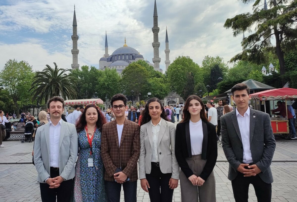 OIY heyetine şehrin tarihi ve turistik bölgeleri gezdirildi.