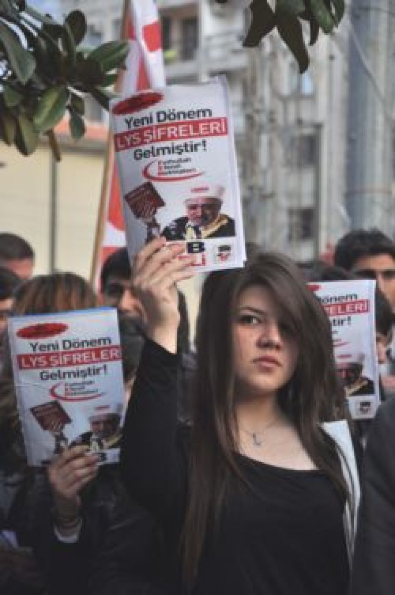 FETÖ Lideri Fetullah Gülen'in Fotoğrafının Olduğu Bildiriler