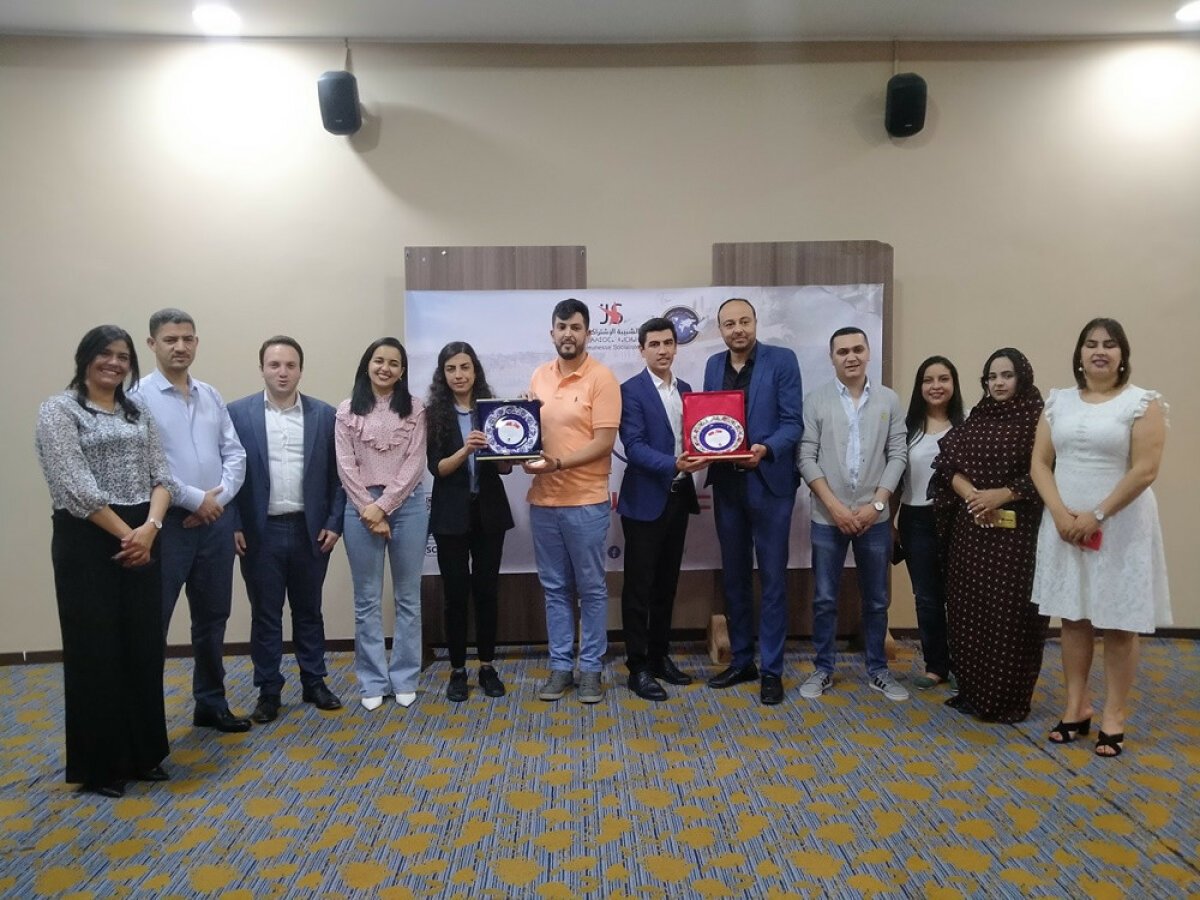 Vatan Partisi Öncü Gençlik, Fas Sosyalist Gençliği Genel Sekreteri Younes Siraj'a; Türkiye Gençlik Birliği ise Uluslararası Gençlik Forumu Koordinatörü Said Bakkali'ye plaket takdim etti.