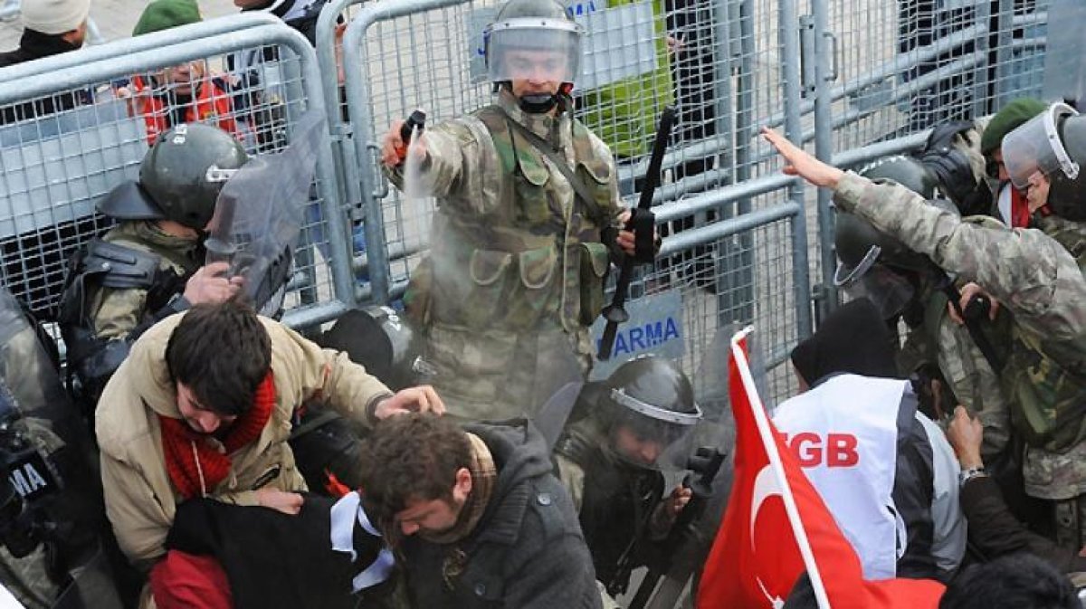 8 Nisan 2013 Silivri'de barikatların yıkıldığı gün