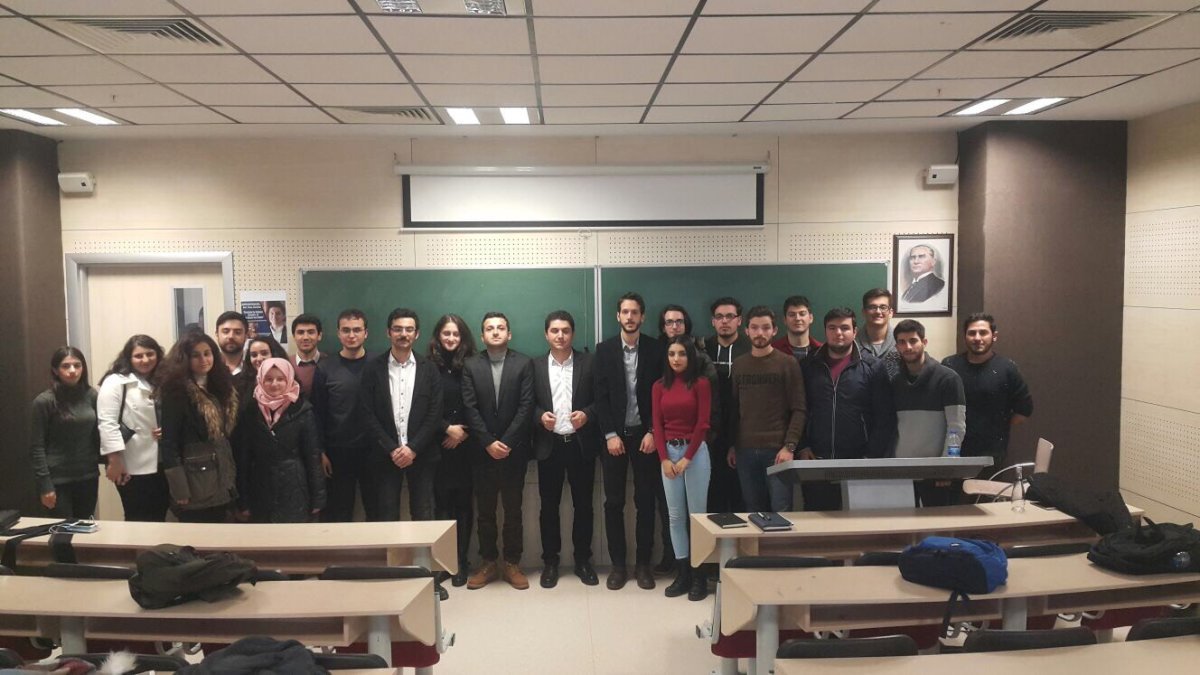 Etkinlik, Onur Sinan Güzeltan'ın ADK'lılar ile çektirdiği hatıra fotoğrafıyla son buldu.