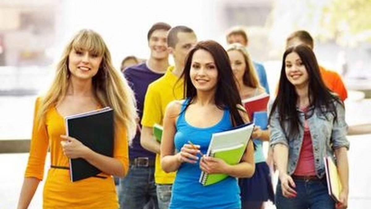 ÖSYM sonuçlarına göre bir programa kayıt hakkı kazanan adayların kayıt işlemleri bütün üniversitelerde Eylül ayında yapılmaktaydı. YÖK, her yıl eylülde yapılan üniversite kayıt tarihlerini değiştirdi. Kayıtlar 12-16 Ağustos tarihleri arasında yapılacak. Normal kayıtlarını da 15-19 Ağustos'ta yapacak. Ek yerleştirme tercihleri 26-30 Ağustos, ek yerleştirme kayıt tarihleri ise 6-9 Eylül olarak belirlendi.