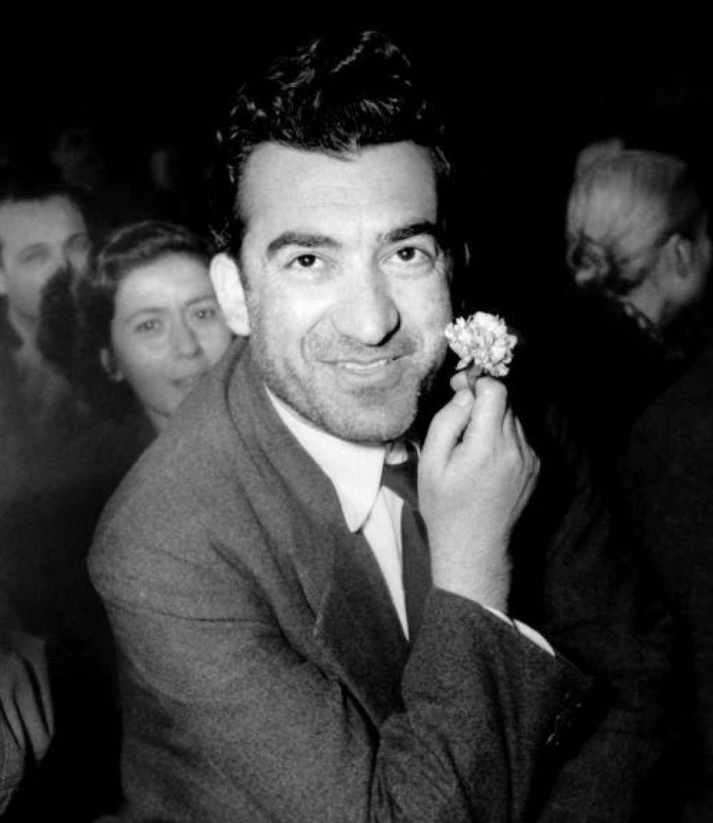 Nikos Beloyannis’in idam kararının ardından çekilen fotoğrafı