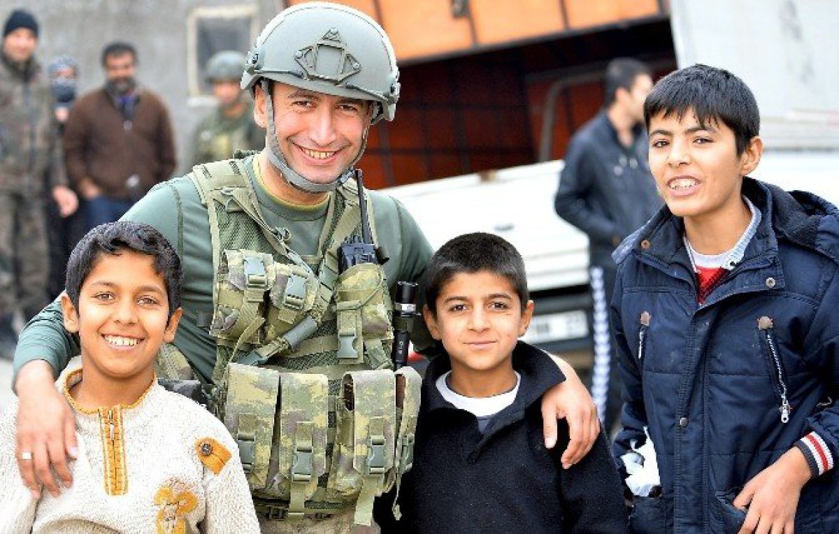 Sizin gibi komutanları, subayları, er ve erbaşları olan bir milletin yabancı eller altında köle olması mümkün değildir. Mustafa Kemal Atatürk