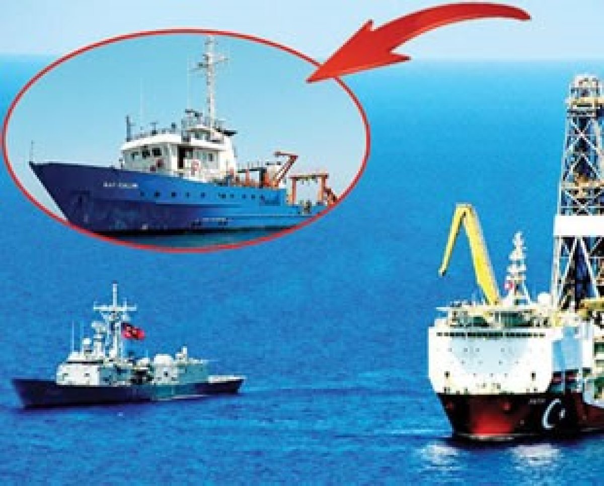 B&ouml;lgeden uzaklaştırılan İsrail Gemisi